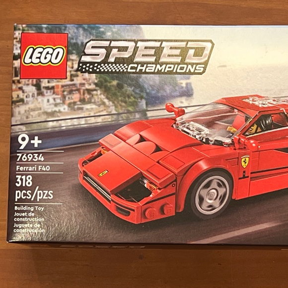 New! LEGO Speed Champions Ferrari F40 in Vibrant Gorgeous Red - Picture 2 of 16